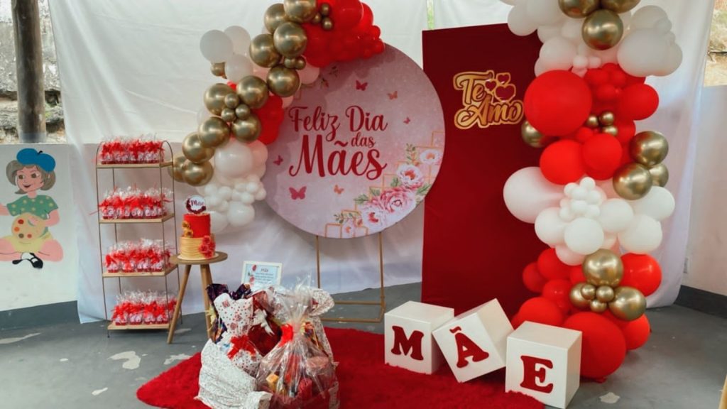 Festa Em Comemoração Ao Dia das Mães para as Mães das Crianças e Adolescentes Acompanhados Pelo Cras