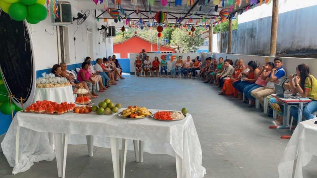 Centro de Referência de Assistência Social (cras) Em Parceria Com a Secretaria de Saúde Realiza Palestra Sobre Hábitos Alimentares Saudáveis para os Idosos